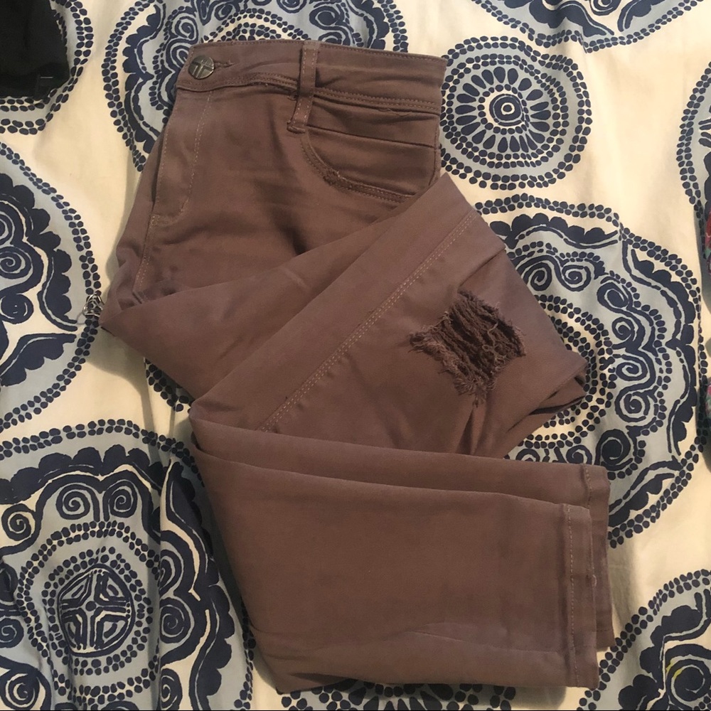 Tractr blue skinny jeans with ripped knees.